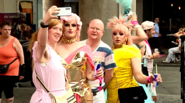 Roze Maandag in Tilburg: "ben je bang voor het apenpokkenvirus?"