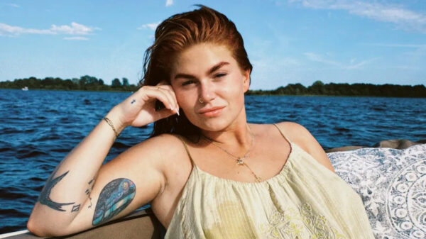 Bikini-tops tijdens het zwemmen? Daar doet Roxeanne Hazes niet aan als het zo bloedjeheet is