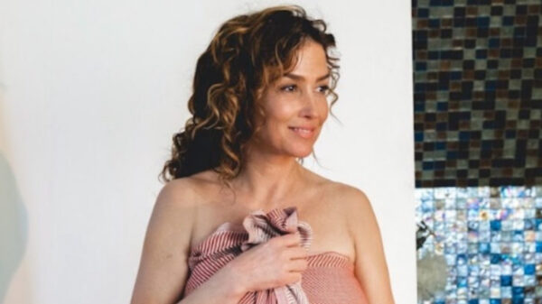 Katja Schuurman gaat liever naakt dan met een masker, wat dat ook moge betekenen