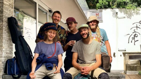 Blanke artiesten die reggae spelen en rastakapsels hebben? CANCELLEN!