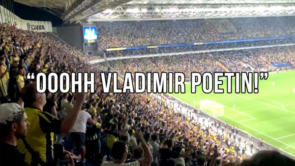 Supporters van Fenerbahçe scanderen naam van Poetin in duel met Dynamo Kiev