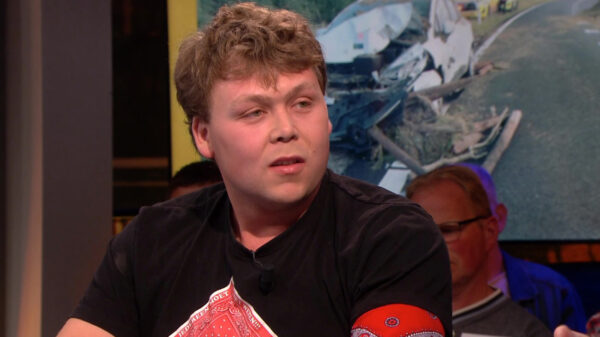 Boer Dolf geeft stereotype "domme boer" gestalte tijdens interview bij Renze