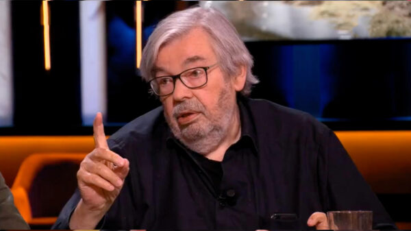 Maarten van Rossem hakt in op de politie rondom de boerenprotesten: "Doen geen reet"