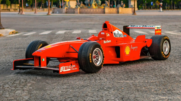 Superbrute Ferrari F300 van Michael Schumacher voor compleet waanzinnig bedrag te koop