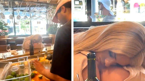 Deze dame heeft altijd haar kussen bij zich om d'r roes uit te slapen