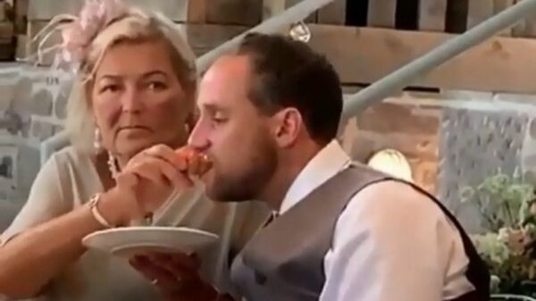 Schoonmoeder is de beroerdste niet om kacheltjelamme bruidegom te helpen