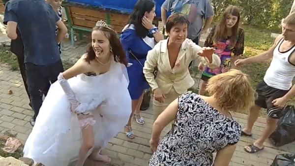 Een Russische bruiloft zonder een sappige knokpartij is geen Russische bruiloft