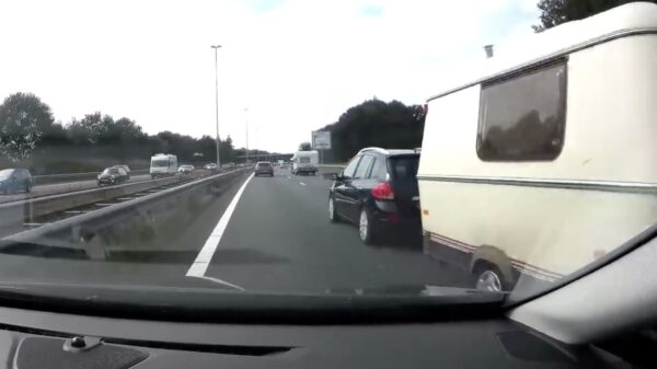 Een compilatie van allerlei Nederlandse idioten die hun rijbewijs niet verdienen