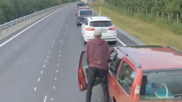 De file is altijd het perfecte moment om ongegeneerd van je af te stralen