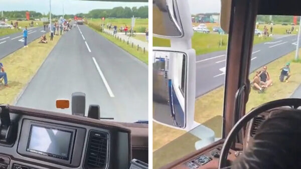 Ook voor deze vrachtwagenspotters geldt: achter de wolken schijnt de zon