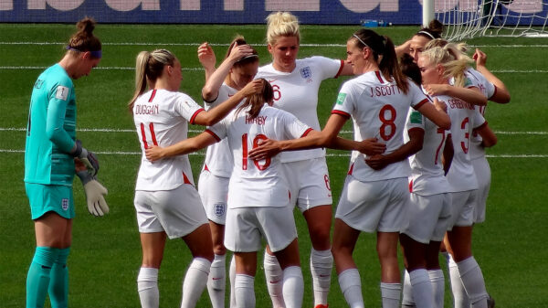 Fake news: gelekte foto's van 'Engelse voetbalsters' gaan na winst op EK rond op WhatsApp