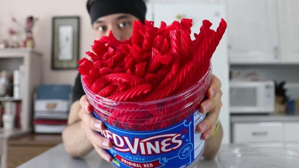 Wedstrijdeter Matt Stonie heeft trek in een lekker snoepje