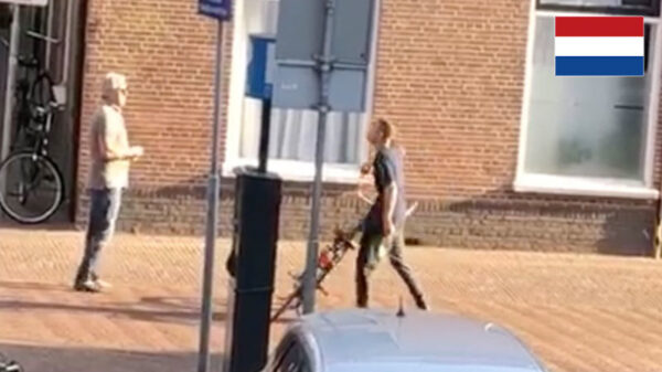 Gezellig onderonsje tussen een 'autochtone' en een 'allochtone' Leidenaar