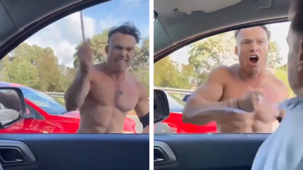 Losgeslagen Aussie met boemerang beukt autoraam in tijdens road rage