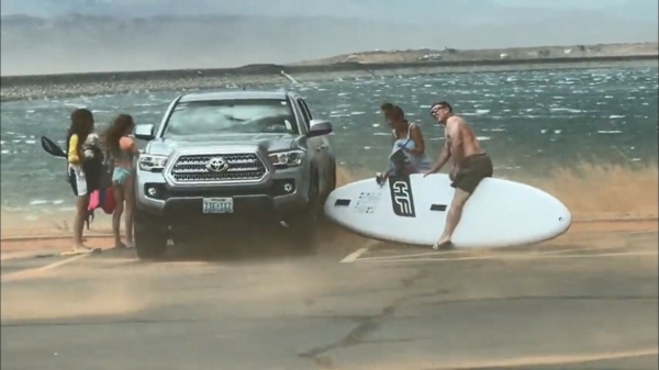 Heftige wind heeft het niet zo op paddleboards vandaag