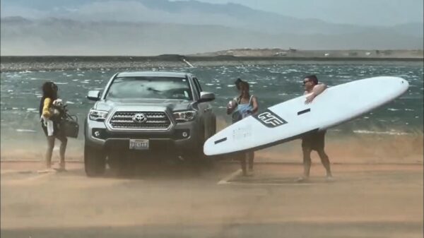 Heftige wind heeft het niet zo op paddleboards vandaag