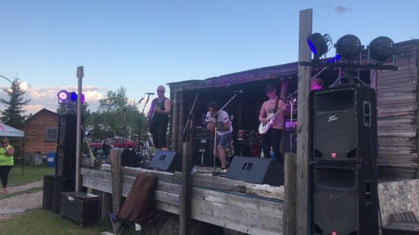 Deze metalband krijgt de voetjes wel van de vloer