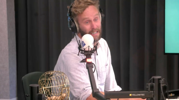 Snikkende Tim den Besten bij Radio 1 omdat hij Sinterklaasliedje tijdens Pride Amsterdam zong