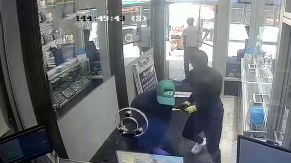 Overvallers in New York jatten binnen 1 minuut voor 2 miljoen dollar aan juwelen