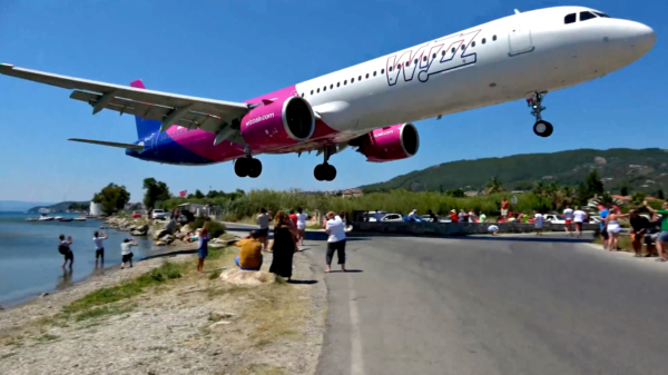 Wow! Is deze landing op het Griekse Skiathos Airport een nieuw diepterecord?