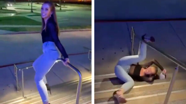 Abigail is een gekke meid die moeiteloos van een leuning glijdt