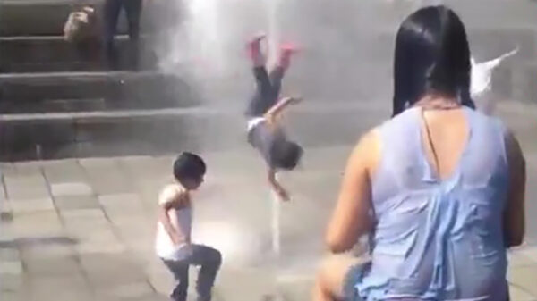 Koter wordt door een matig fonteintje toch de ruimte ingeslingerd