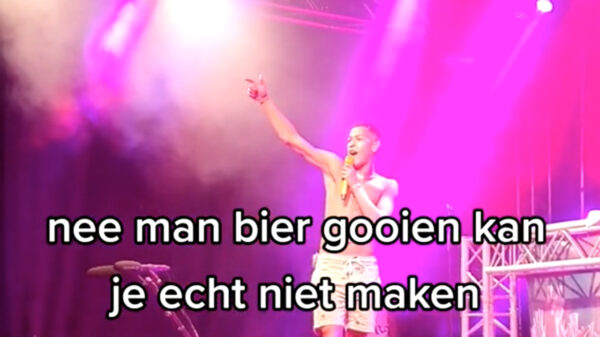 Bilal Wahib krijgt bierdouche tijdens optreden in Almkerk: "Vieze, vuile..."