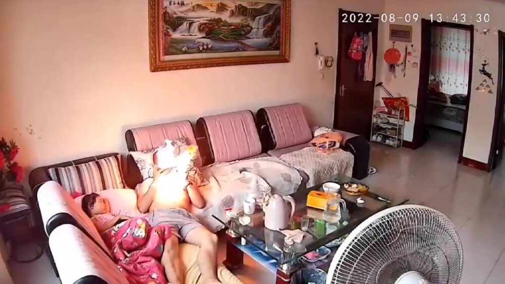 Chinees komt tot ontdekking dat zijn Chinese telefoon uit China komt