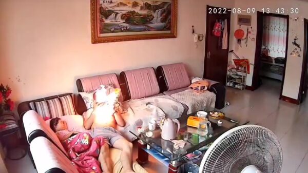 Chinees komt tot ontdekking dat zijn Chinese telefoon uit China komt