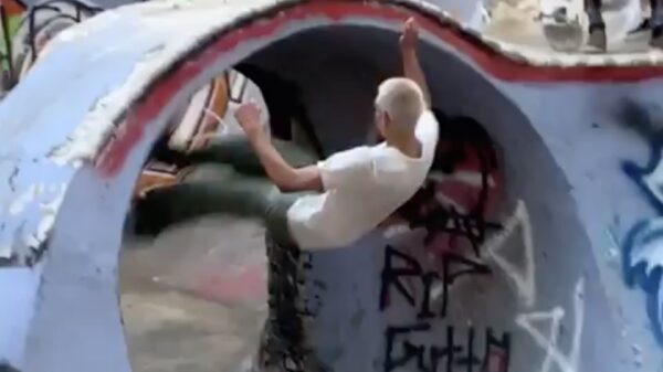 De ietwat verwarrende truc van skater Evan Mock