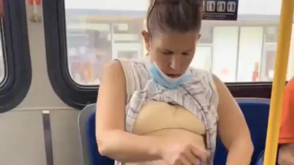 Dame heeft hygiëne hoog in het vaandel als ze een date heeft