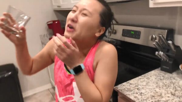 Niet iedereen slaagt erin om de 'Egg Challenge' succesvol te volbrengen