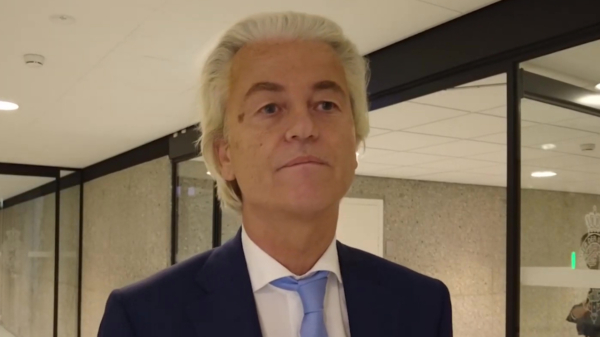 Wilders gaat weer eens ouderwets tekeer tegen het huidige kabinet: "Zo snel mogelijk vertrekken!"