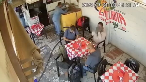 Enorme explosie door gaslek vernietigt een restaurant in Mexico