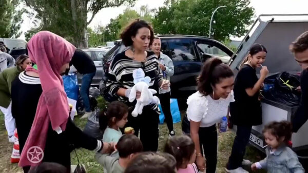 Glennis Grace besloot op eigen houtje spullen naar Ter Apel te brengen, Rode Kruis boos