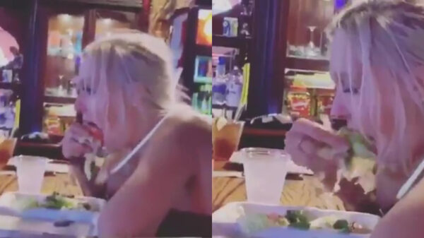 Keurige dame neemt een hartig hapje na een avond met de meiden