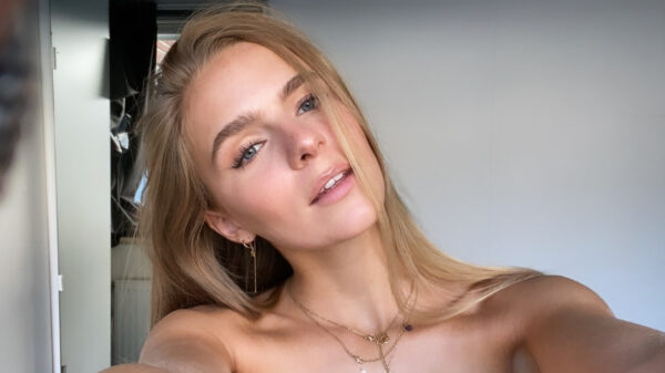 Lies Zhara in haar ondergoed op zoek naar Calvin Klein-sponsordeal