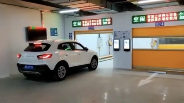 In China wordt je auto volautomatisch voor je geparkeerd
