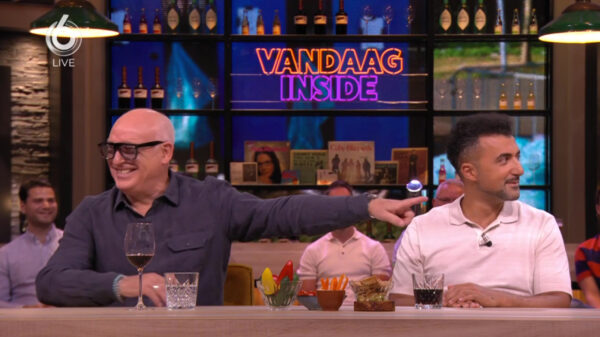 René van der Gijp is tijdens asielzoekersdiscussie nogal snel afgeleid