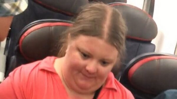 Niets vreemds te zien: gewoon een blindegeleidepaard in het vliegtuig