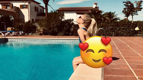 Davina Michelle in bikini aan het zwembad duurt nooit te lang