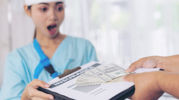 Welkom in Amerika, waar je KRANKZINNIGE bedragen voor je levertransplantatie mag aftikken