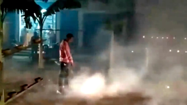 Nogmaals het bewijs dat je nooit, maar dan ook nooit met vuurwerk moet stunten