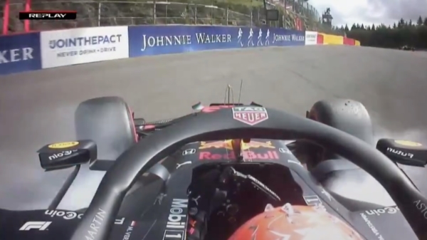 Video: Max Verstappen crasht in de eerste ronde op Spa-Francorchamps