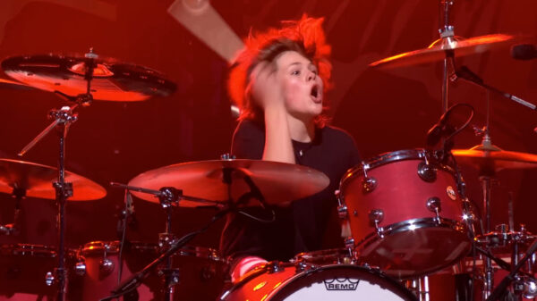 Kippenvel: zoon Taylor Hawkins brengt samen met Foo Fighters ode aan overleden vader