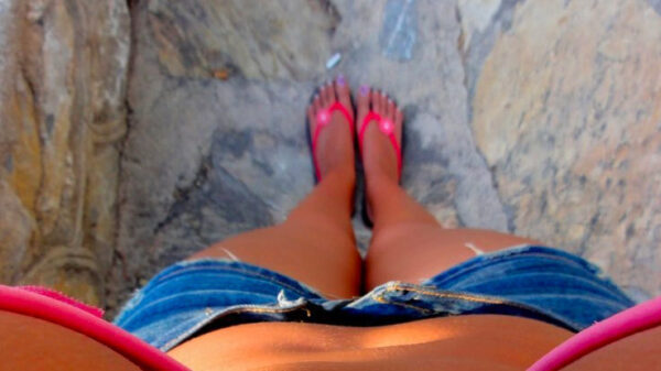 Vrouwen op Instagram: "Wat vind je van mijn nieuwe slippers?"