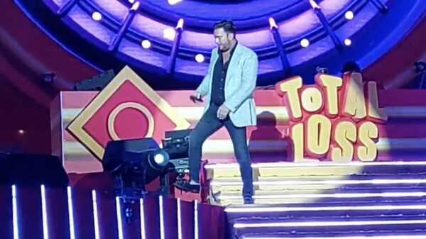 Heeft Tino Martin weer een bakkie te veel op tijdens optreden op Total Loss?