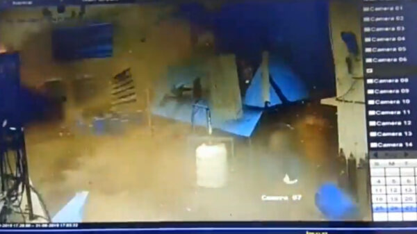 Enorme explosie in chemische fabriek in India