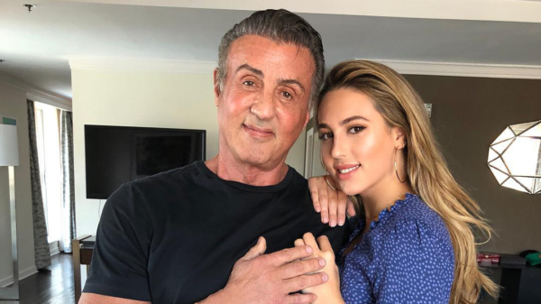 Even kennismaken met Sophia, de verdomd lekkere dochter van Sylvester Stallone