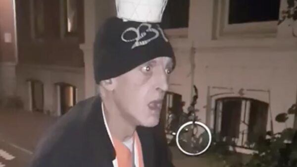 In Amsterdam kom je midden in de nacht de vreemdste figuren tegen